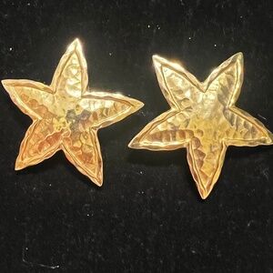 Large Vintage B&W Gold Tone Star Clip-On Earrings - Hammered Texture